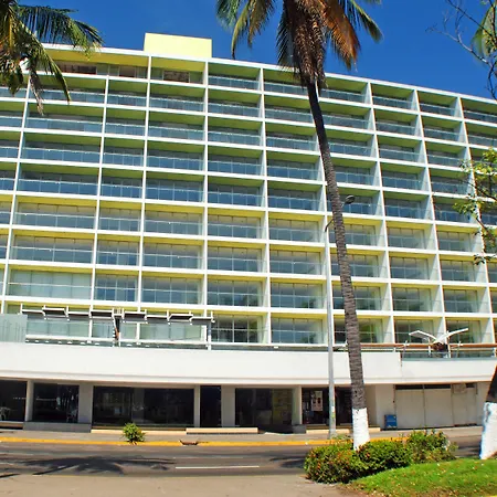 Ramada By Wyndham Acapulco Hotel & Suites-2